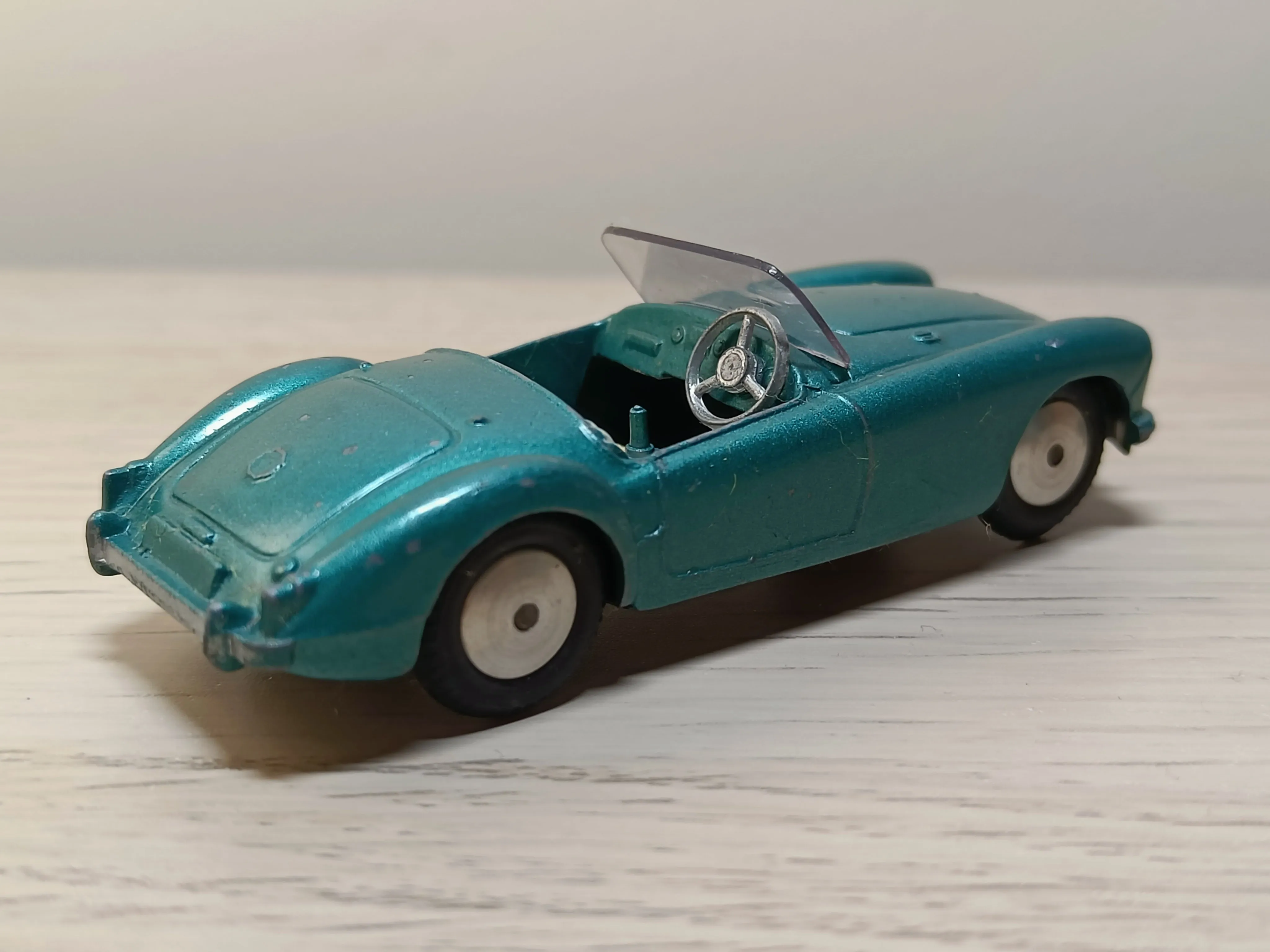 302 MGA in metallic blue-green with smooth wheels