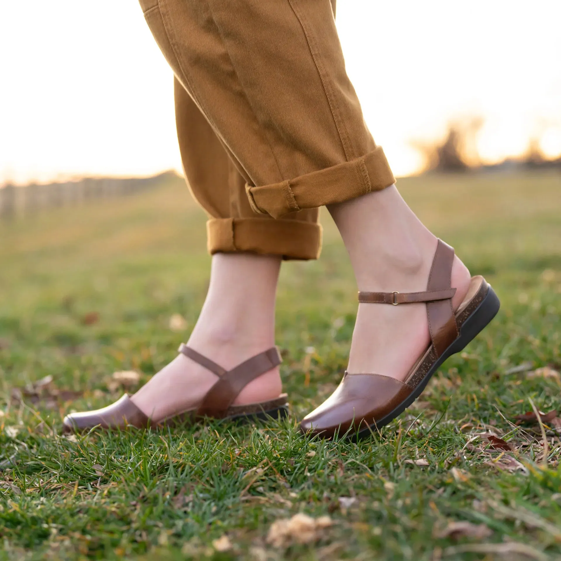 Dansko Women's Rowan Waxy Burnished Leather Sandal - Tan