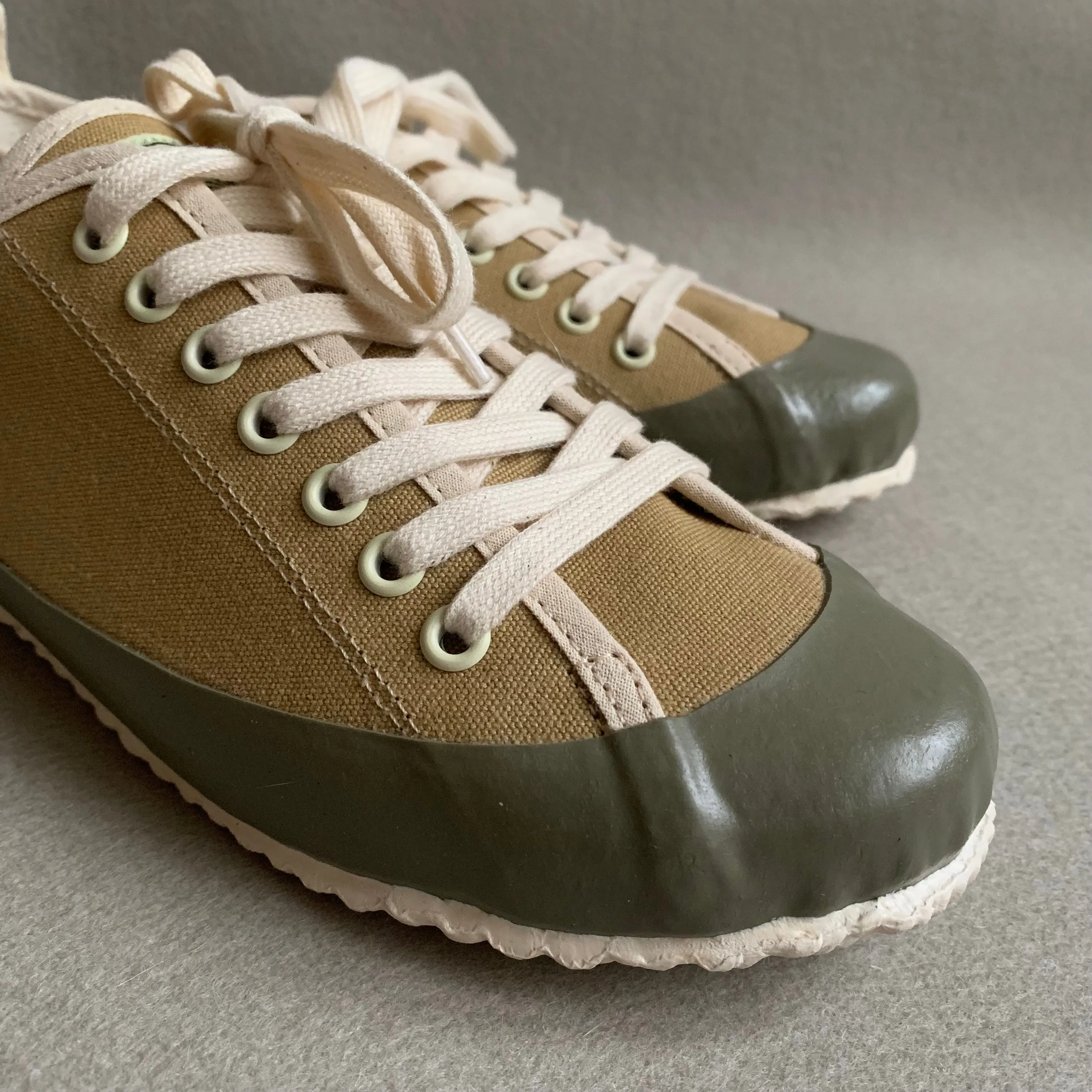 MARINE TYPE 2 DECK SHOE KHAKI/OLIVE