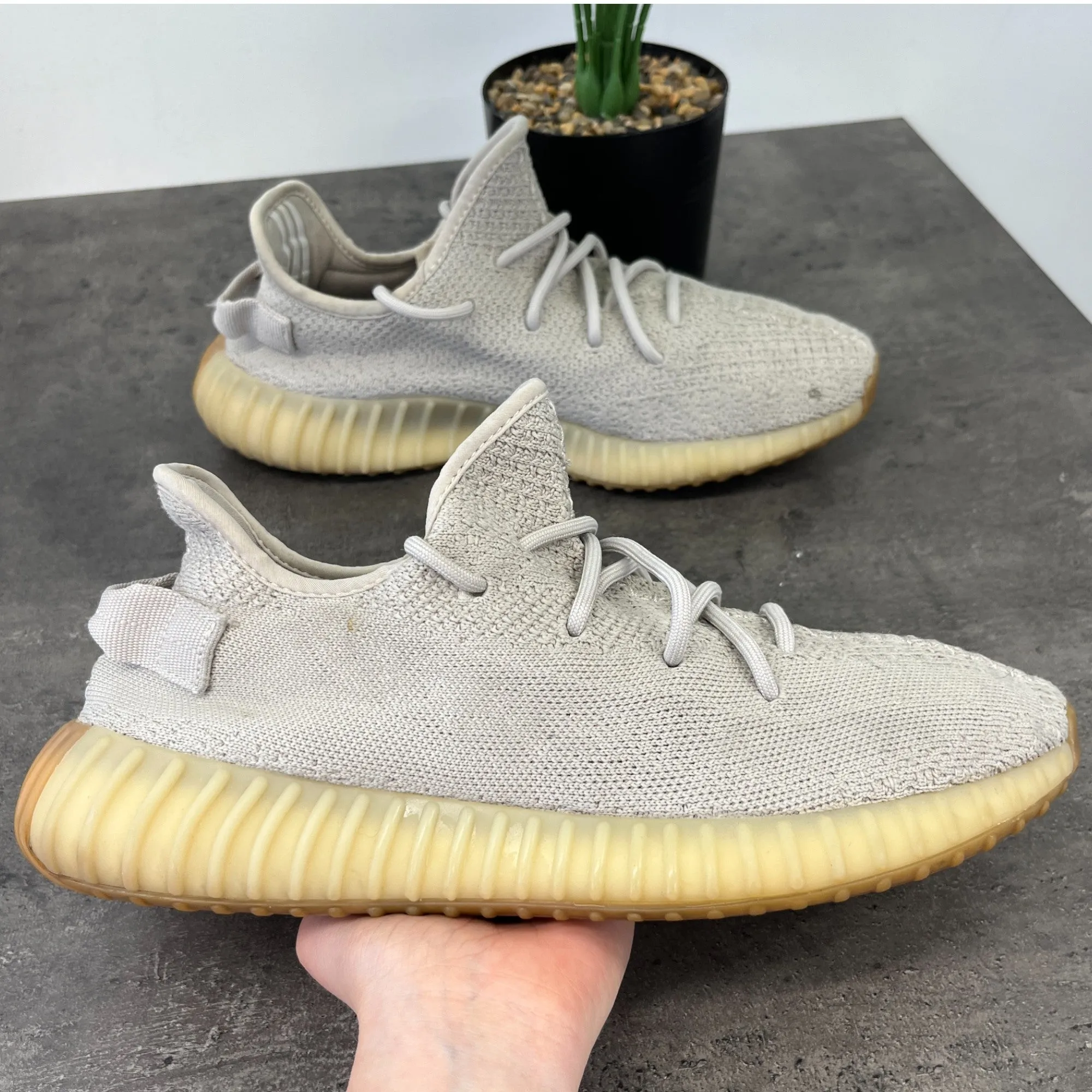 Men's 350 V2 Low Trainers Beige Size EU 44 / UK 10