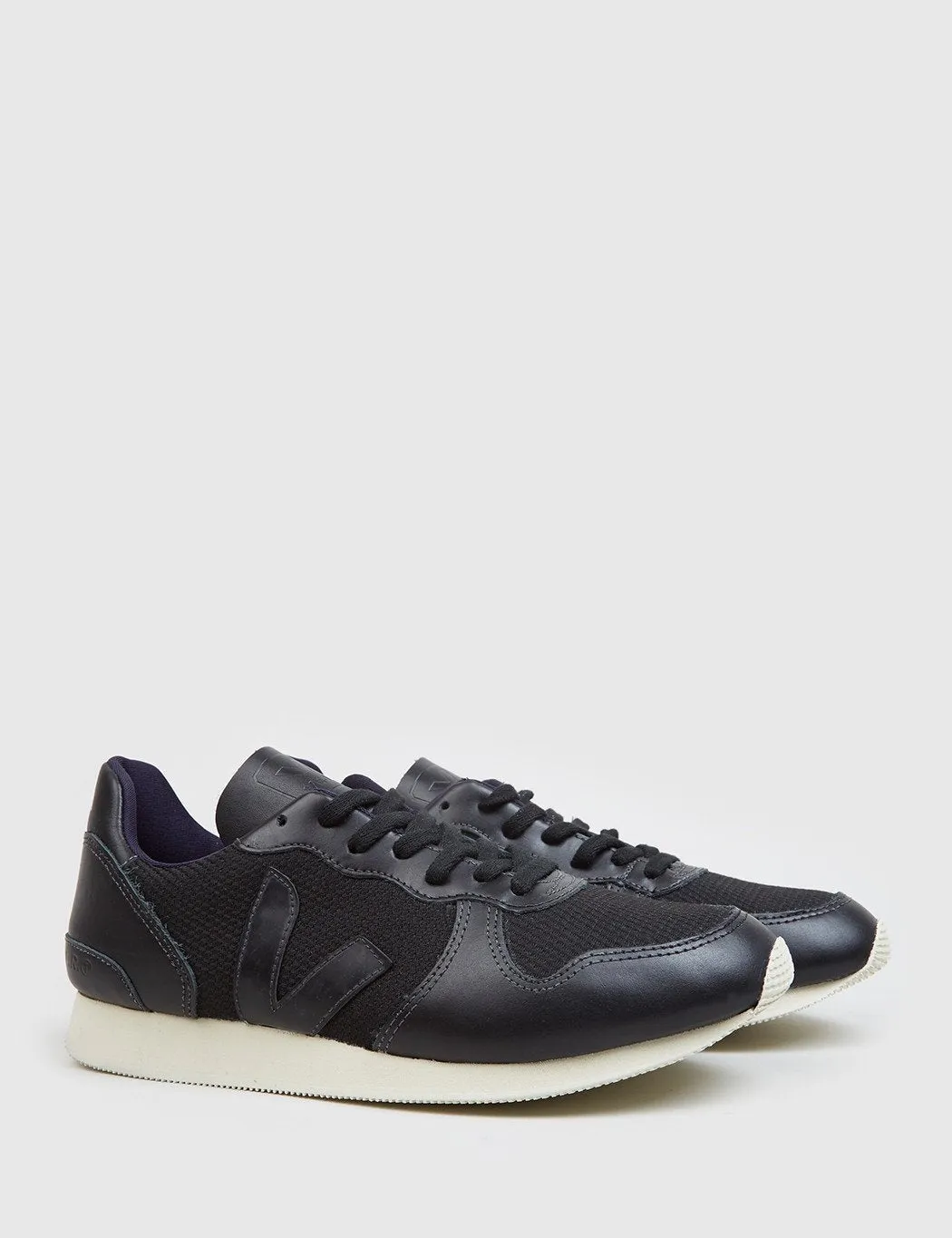 Veja Holiday B Mesh Trainers - Black